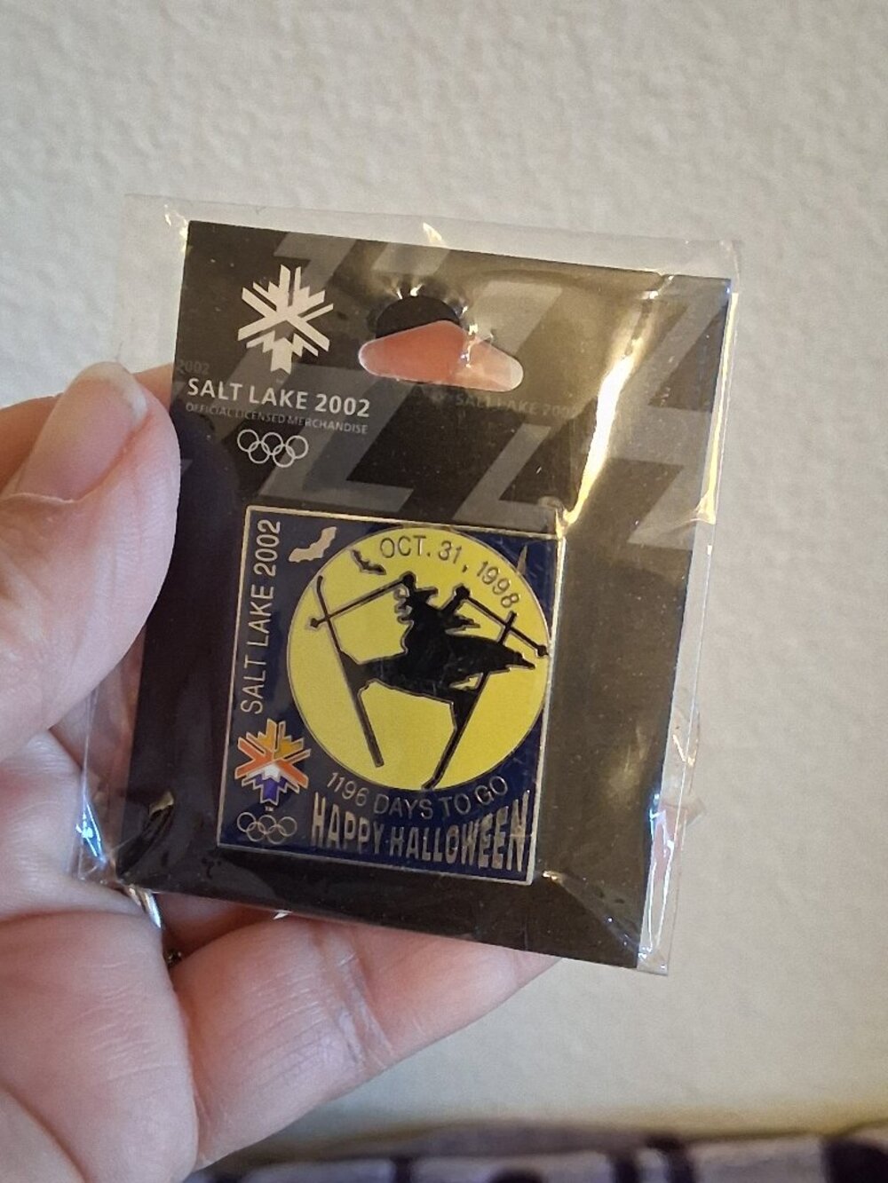 2002 Salt Lake Winter Olympic Games Skiing Halloween Witch Bat collector pin